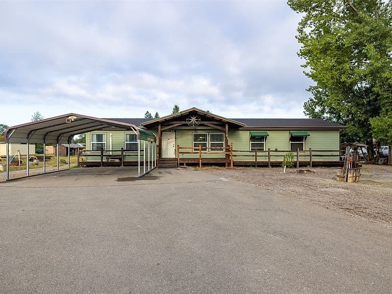 304 Parliament Dr photo 1
