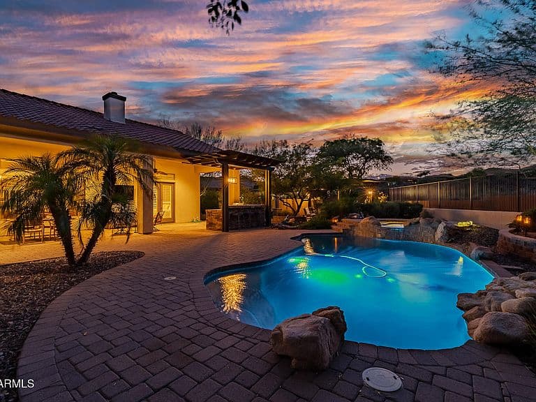 1813 W CAMARGO Court photo 5