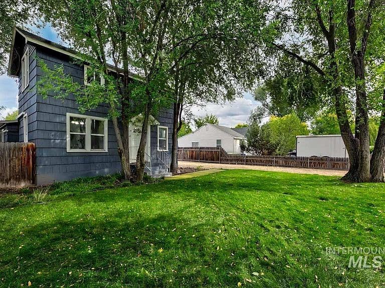 1216 W Dundee St photo 2