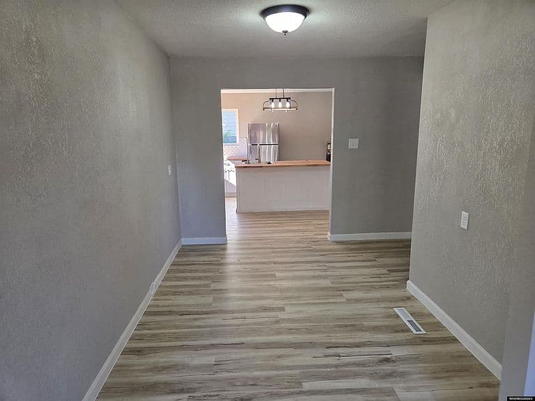 548 Swanton Ave photo 3