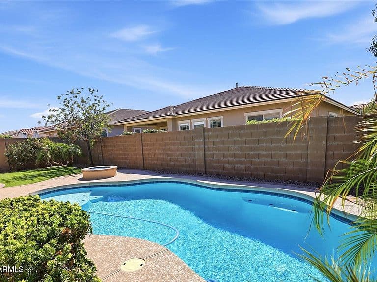 10505 E LINCOLN Avenue photo 4