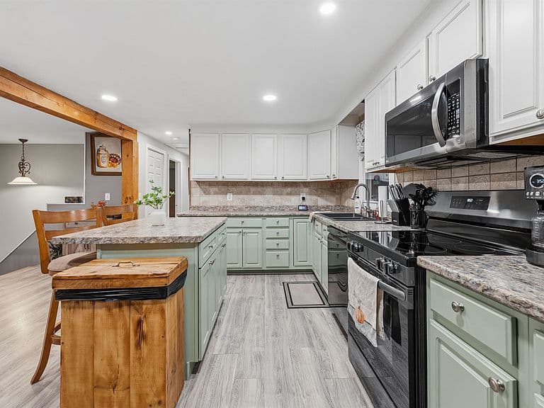 4 Woodbury Drive photo 5