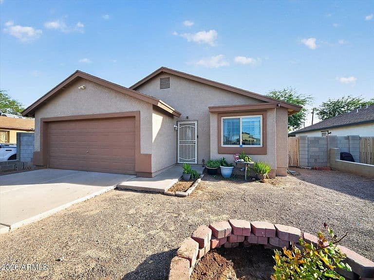 1725 E PUEBLO Avenue photo 2