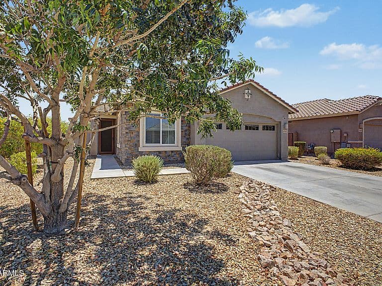 19585 W WASHINGTON Street photo 1