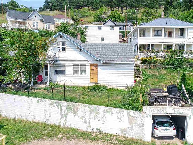 413 Grandview Dr photo 2