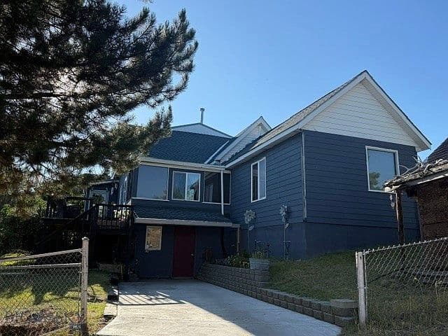 1611 6th St photo 2