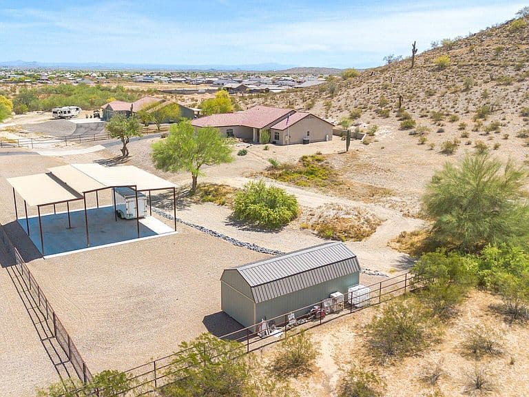 1447 W RYLIE Court photo 3