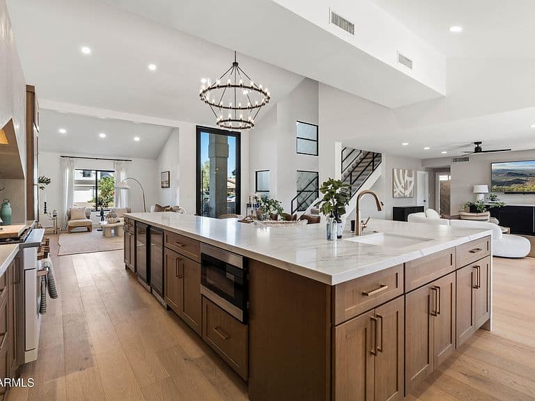 4447 E Beverly Lane photo 1