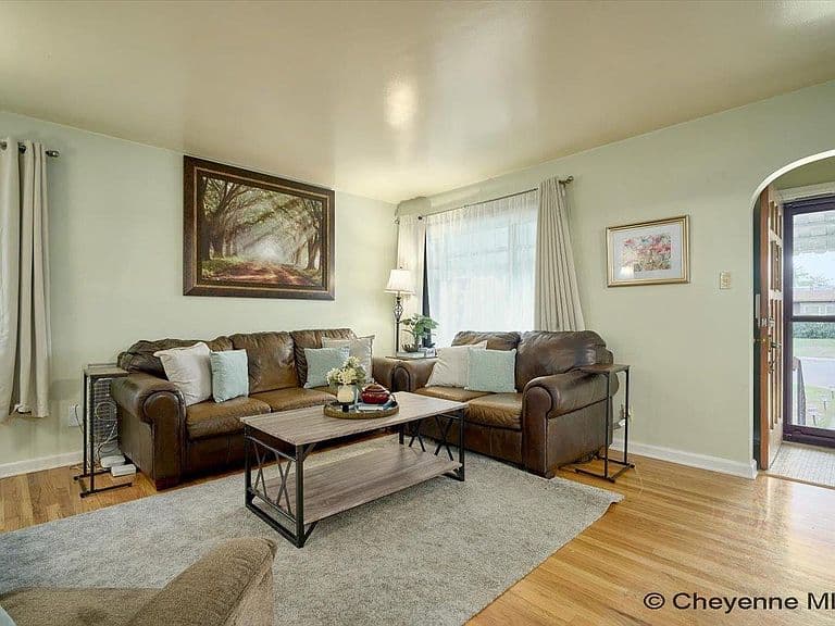 3746 Cribbon Ave photo 4