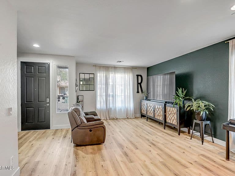 3345 W Thoreau Ln photo 2