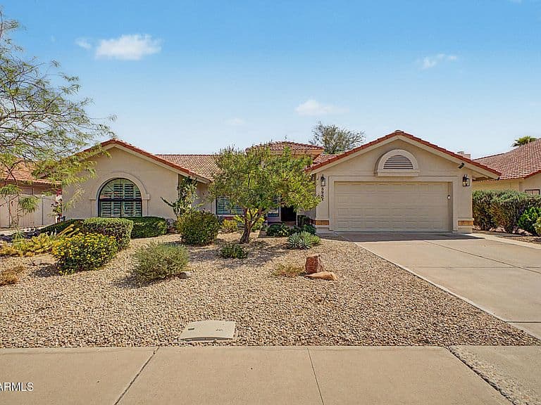 8961 E SUTTON Drive photo 1