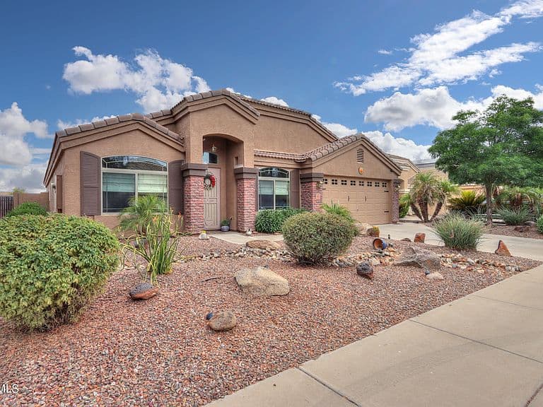 1679 E Angelica Dr photo 3