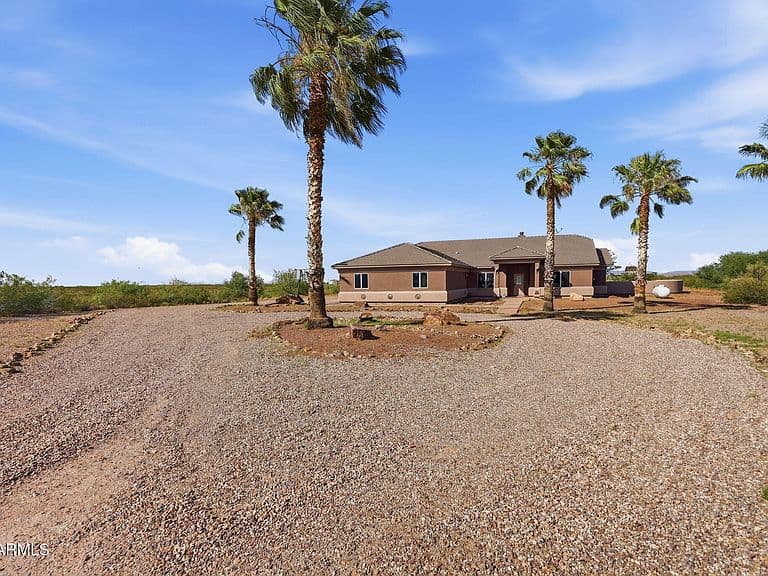 914 E Savino Court photo 1