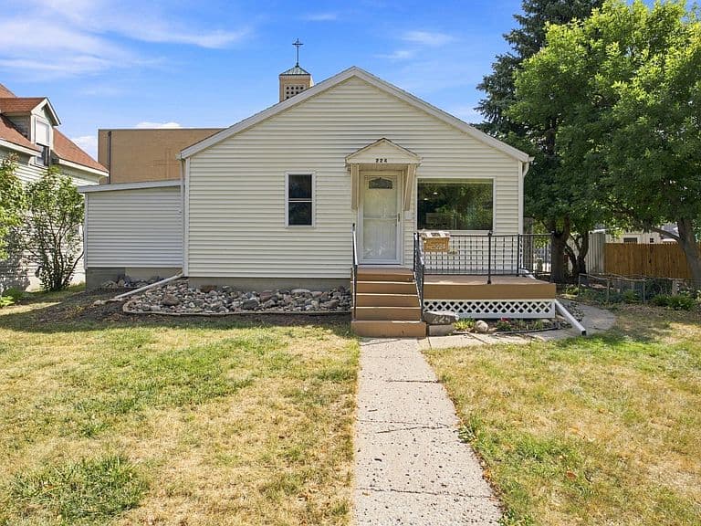 224 3rd St N photo 1