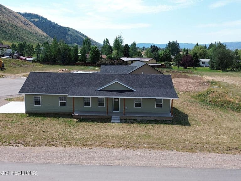 302 Honeybee Ln photo 5