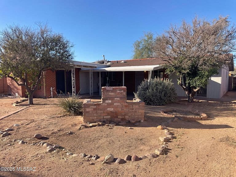 3308 E Silverlake Rd photo 5