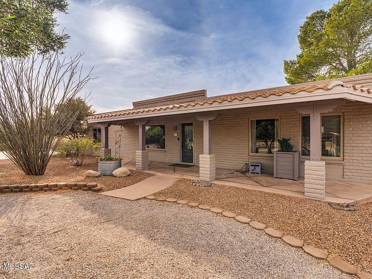 835 W Calle Dadivoso photo 4