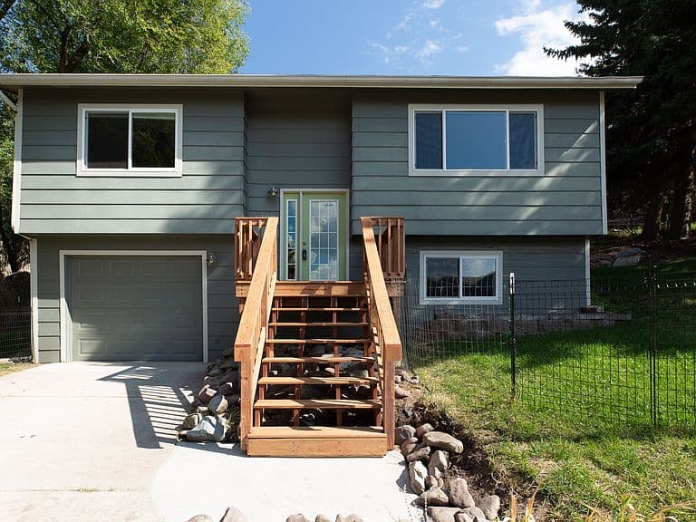 6108 Mainview Dr photo 1