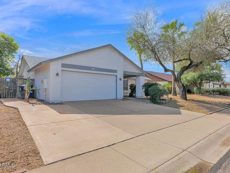 2035 W Gila Ln photo 2