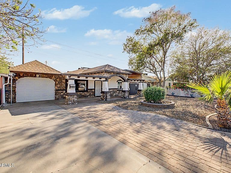 2539 W LUKE Avenue photo 3