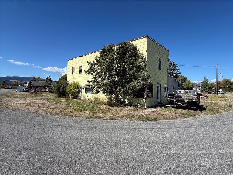 104 Main St photo 3