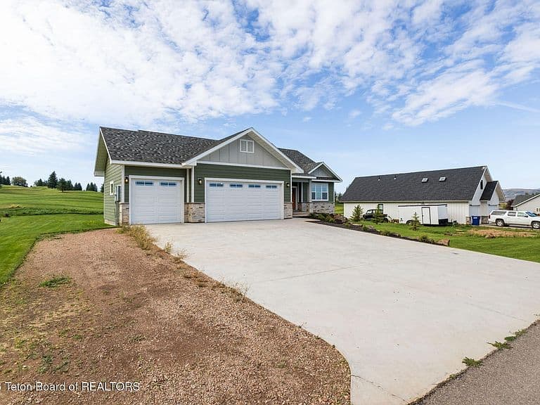 127 E Papworth Ln photo 5