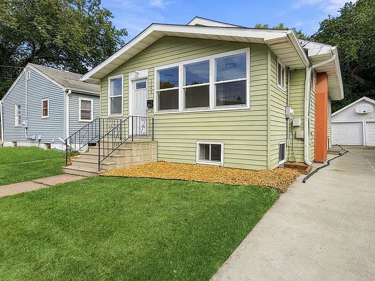1145 9th St N photo 1