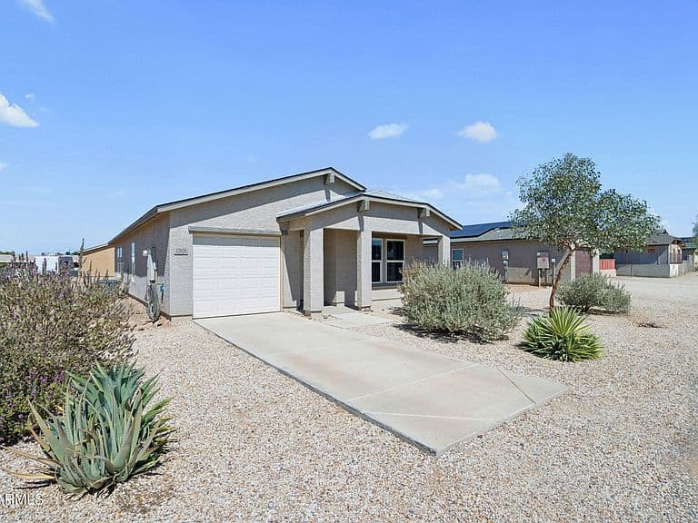 32020 N REDDING Street photo 2