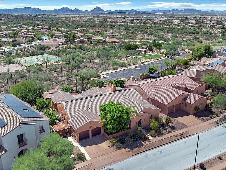 2703 W LANGUID Lane photo 3