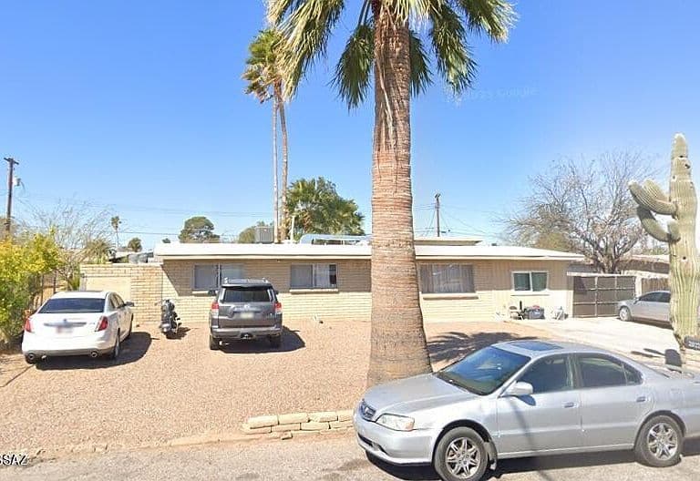 2022 S Beverly Ave photo 1