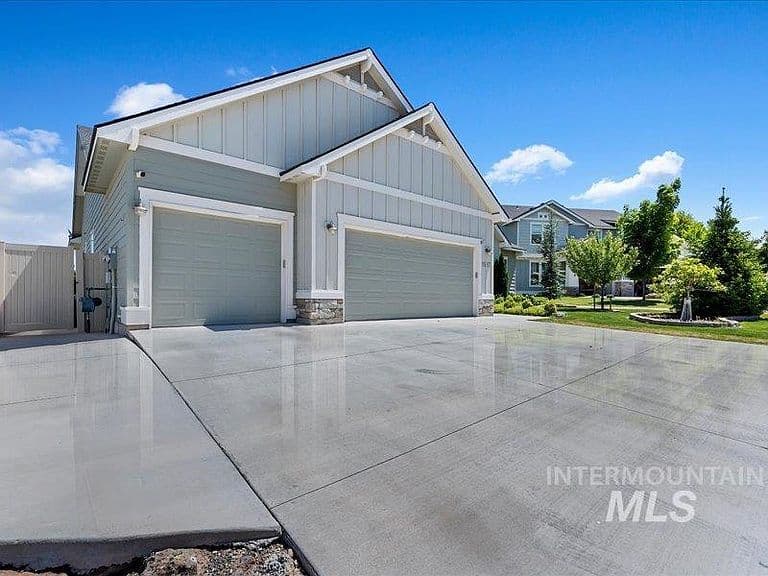 1817 W Henrys Fork Dr photo 2