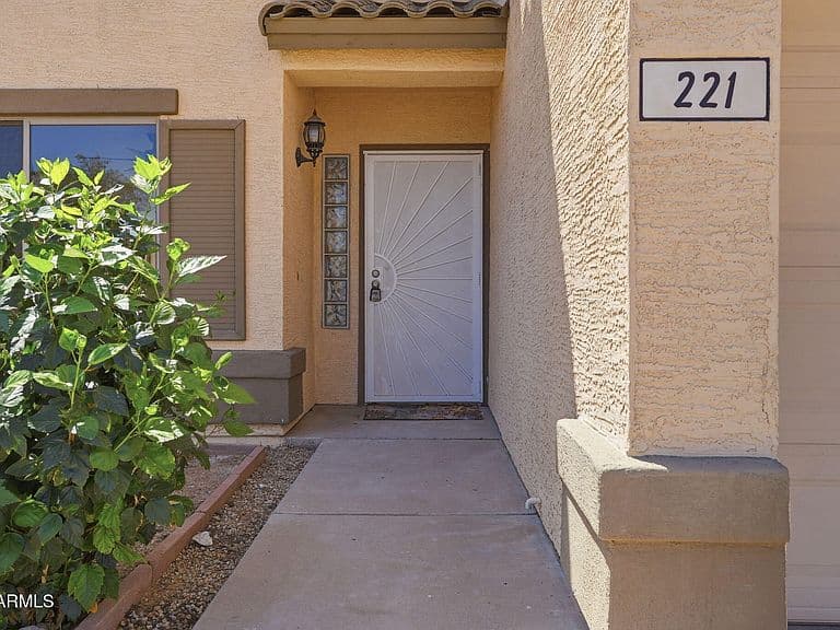 221 E INGLEWOOD Street photo 5