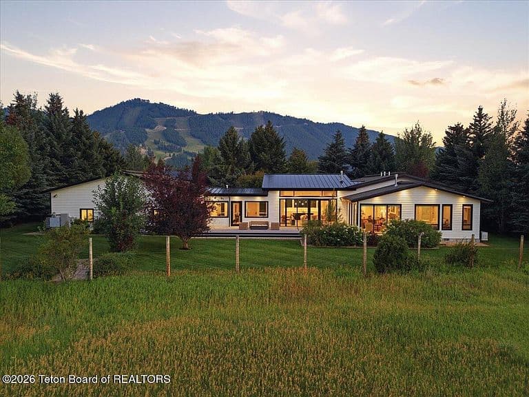 325 Teton Ave photo 2