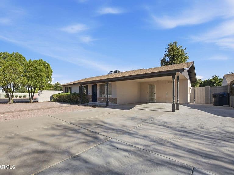 3557 E CAROL Avenue photo 2