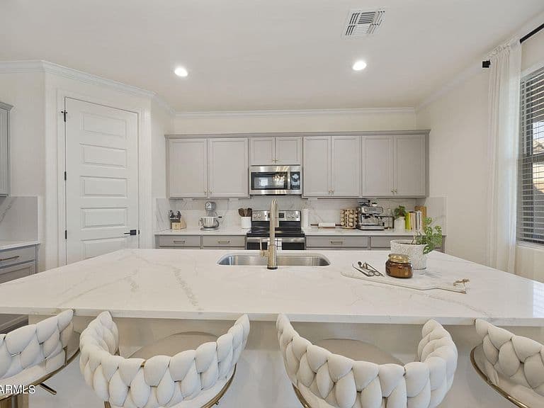 5734 W ATLANTIS Way photo 4