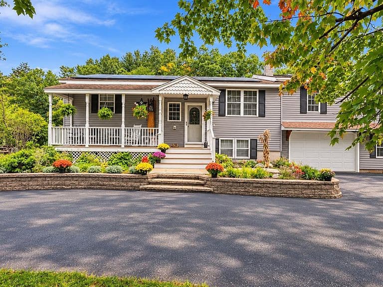 4 Woodbury Drive photo 1