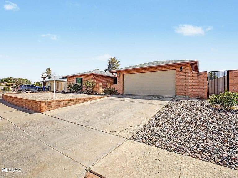 1634 S Olympic Club Dr photo 2