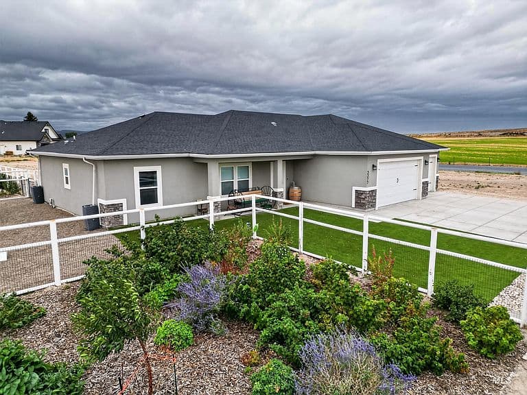 3377 E 3119 N photo 1