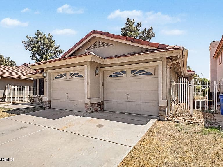 5751 W DEL RIO Street photo 3