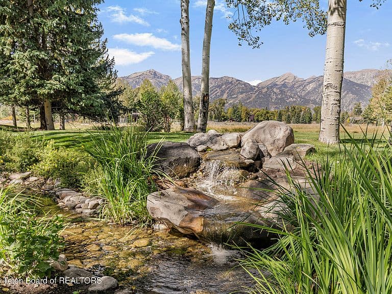50 Huckleberry Dr photo 2