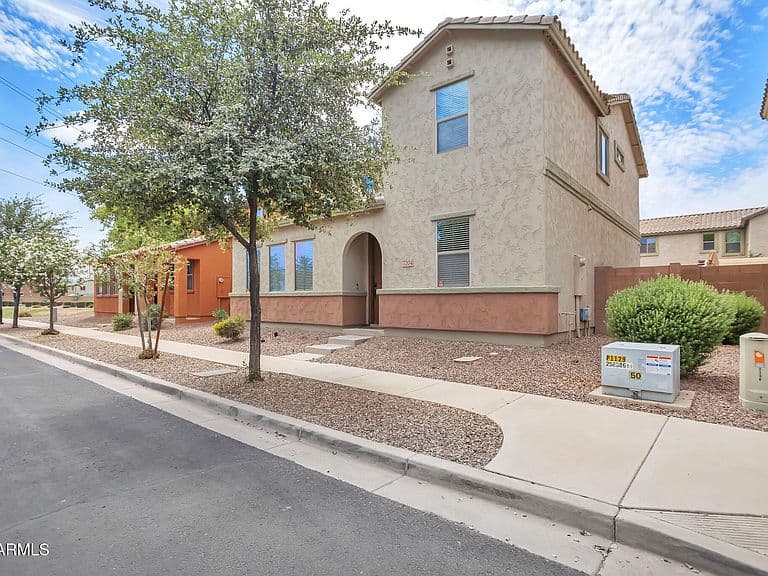 7204 S 48TH Drive photo 2