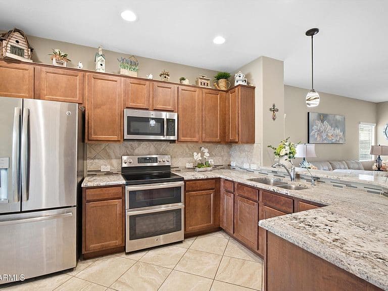 664 W MANGROVE Road photo 5