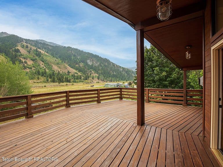 539 Forest Circle Dr photo 2