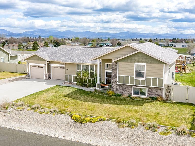 5141 Crescent Moon Dr photo 2