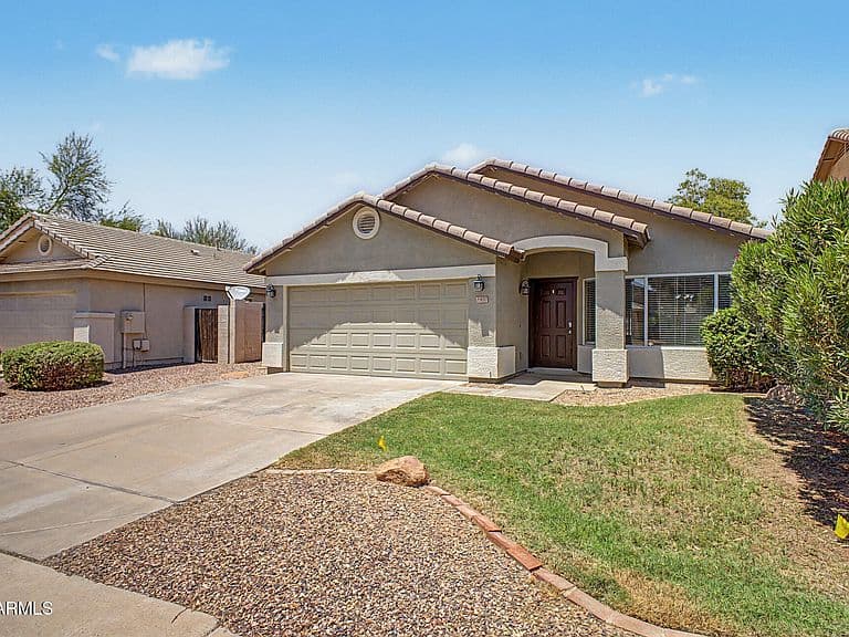 3900 E TREMAINE Avenue photo 4
