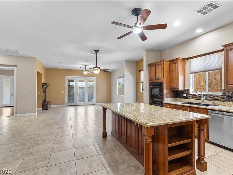 1011 Via Calderia Pl photo 4
