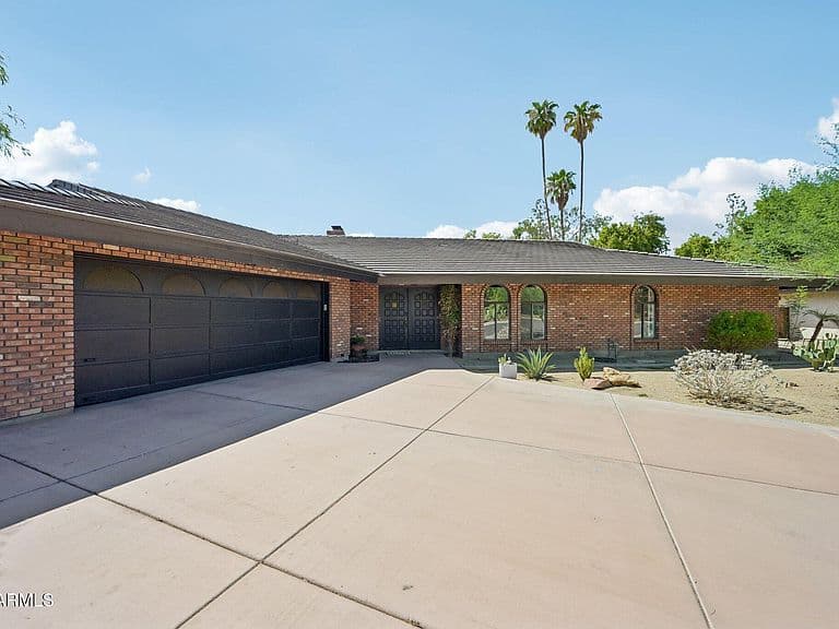 123 E LOMA VISTA Drive photo 2