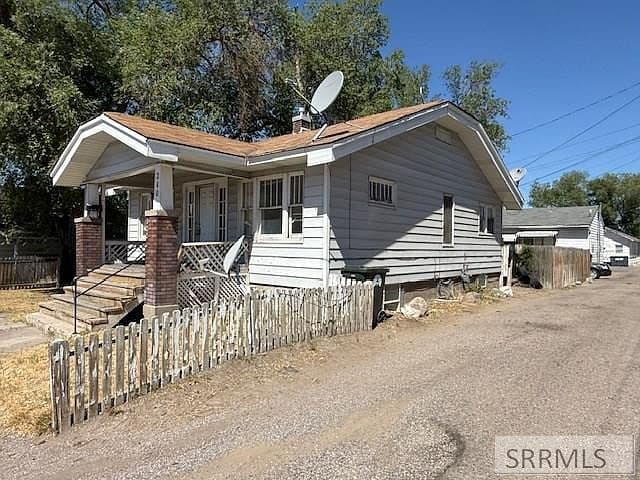 340 W Connor St photo 2