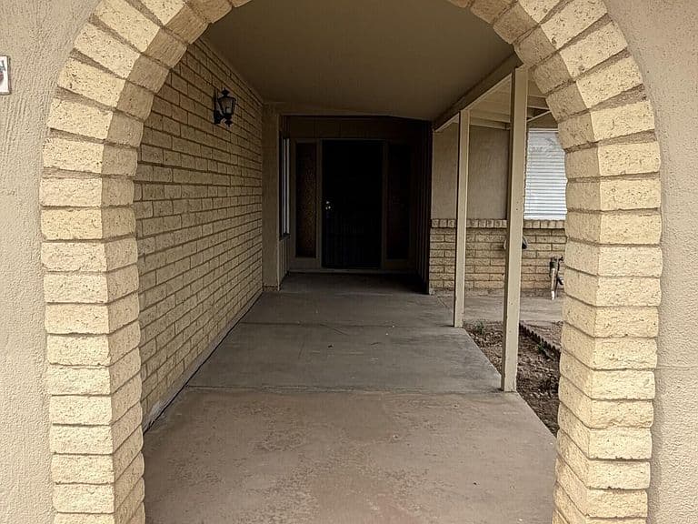 4534 W VOGEL Avenue photo 2