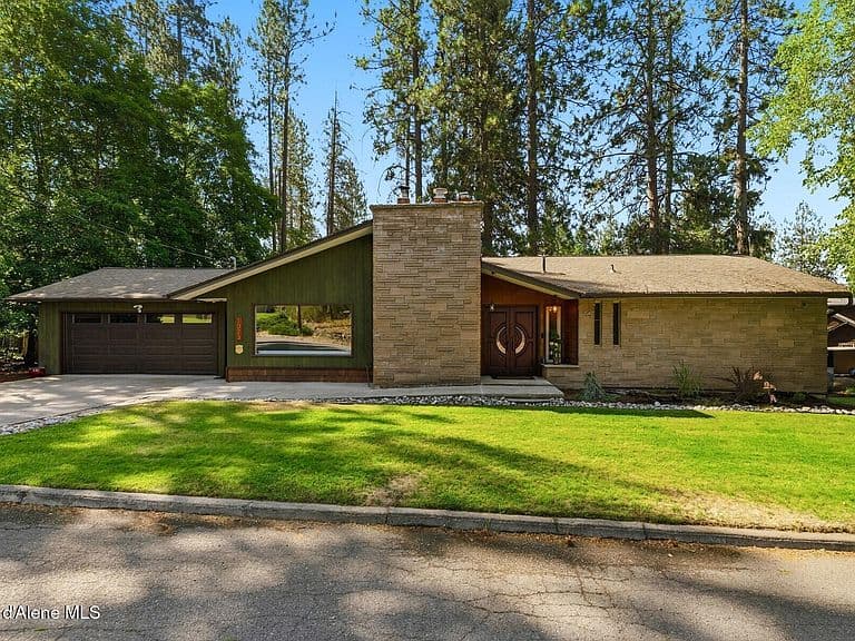 1023 N Crestline Dr photo 1